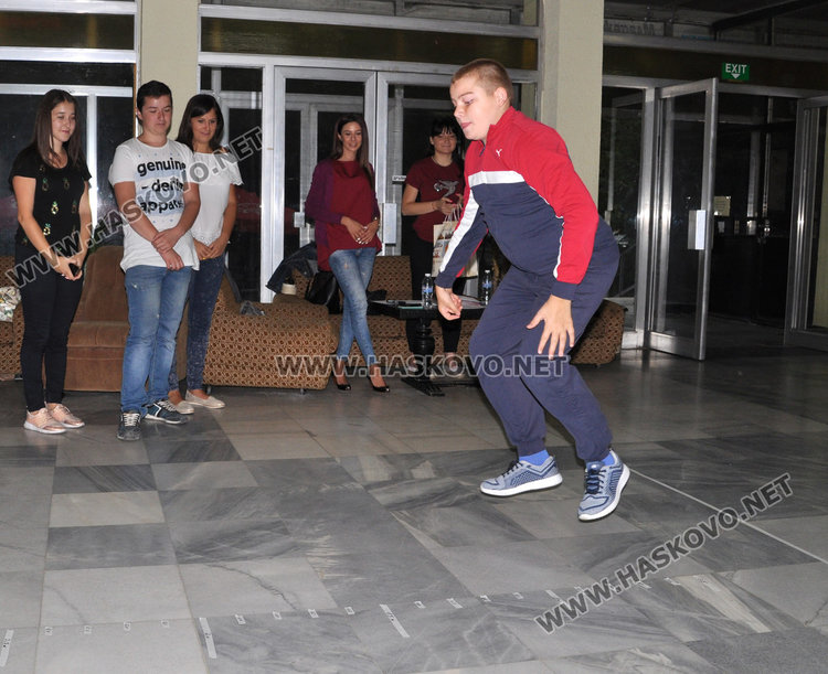 Никола Николов