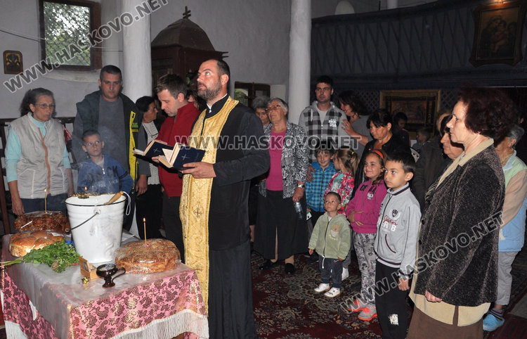 Кюфтета и курбан от две агнета за Света Марина в Мандра