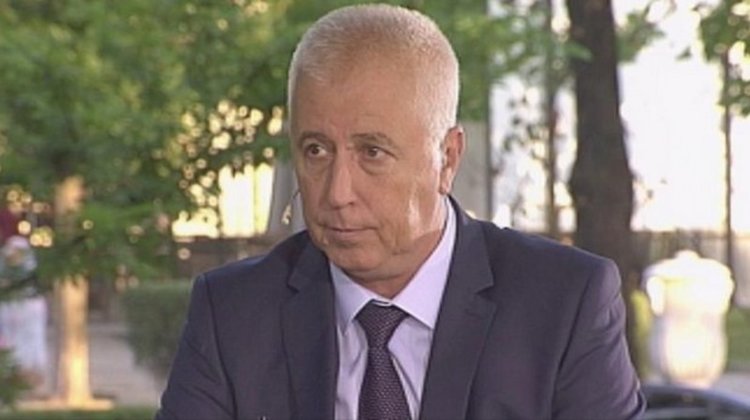 Оборудват линейките с паник бутони и гласова връзка с полицията