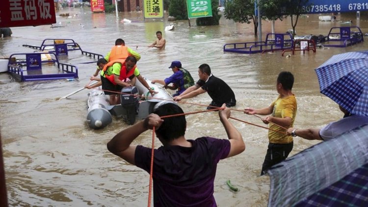 Проливни дъждове засегнаха сериозно китайска провинция
