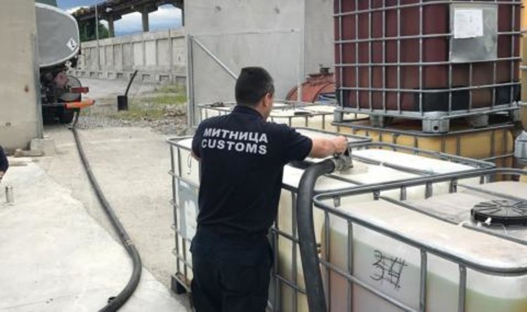 Задържаха 2 тона гориво без документи