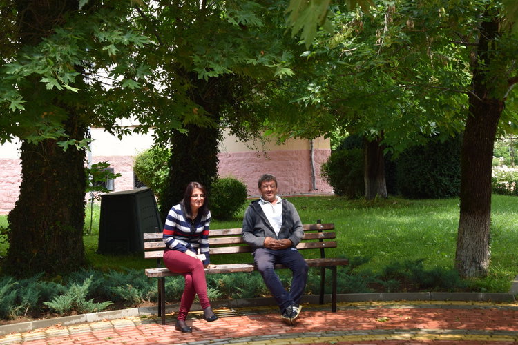 Нови пейки поставят в кътовете за отдих в Ардино