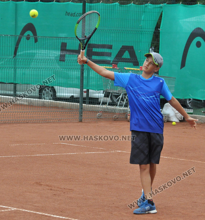 Хасковските тенисисти останаха наполовина на Държавното у дома