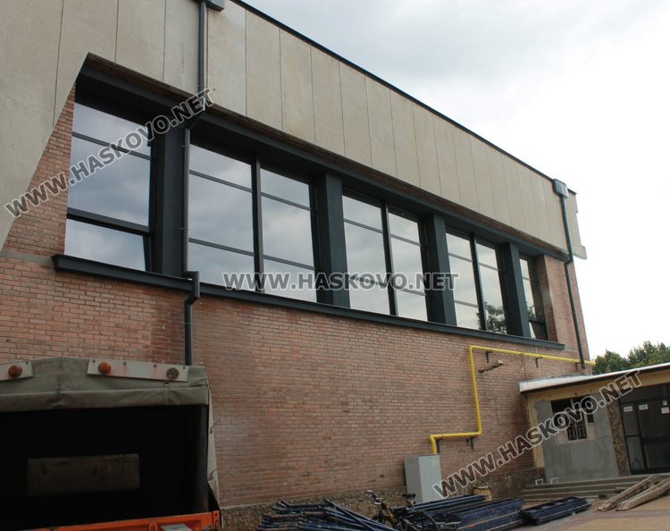 В края на август приключва ремонта на зала "Младост"?