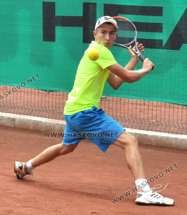 Хасковските тенисисти останаха наполовина на Държавното у дома