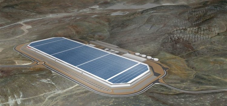 Tesla възнамерява да разкрие още две или три Gigafactory в САЩ (видео)