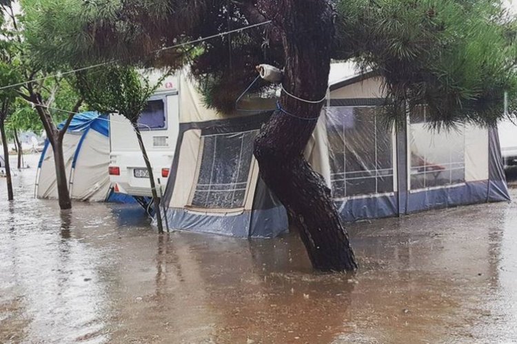 Гърция бедства след поройни дъждове и наводнения