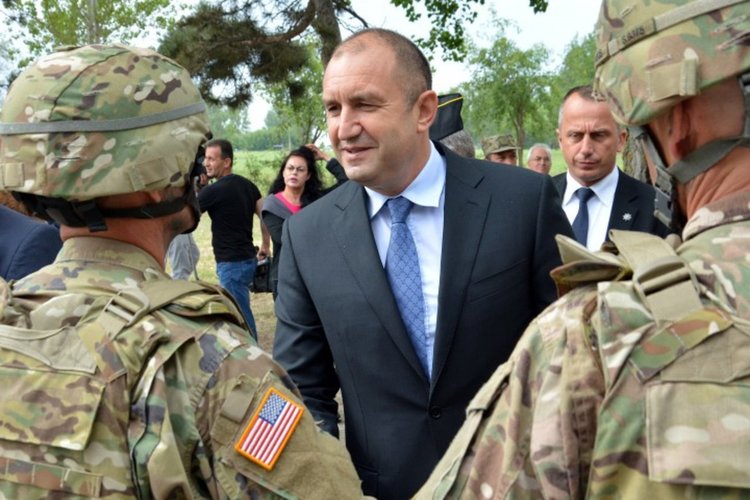 Радев: Изоставаме с модернизацията на въоръжените сили