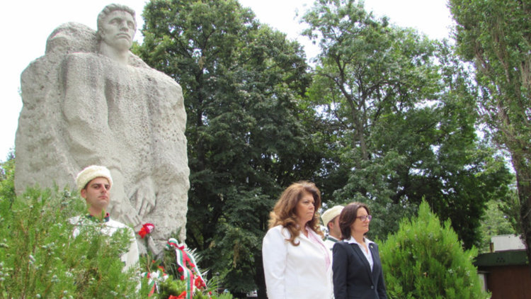 Йотова: Апостоле на свободата, твоите завети звучат сякаш за нас са писани