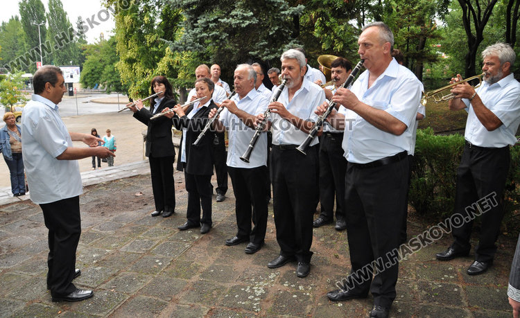 Сведохме глава пред подвига на Апостола