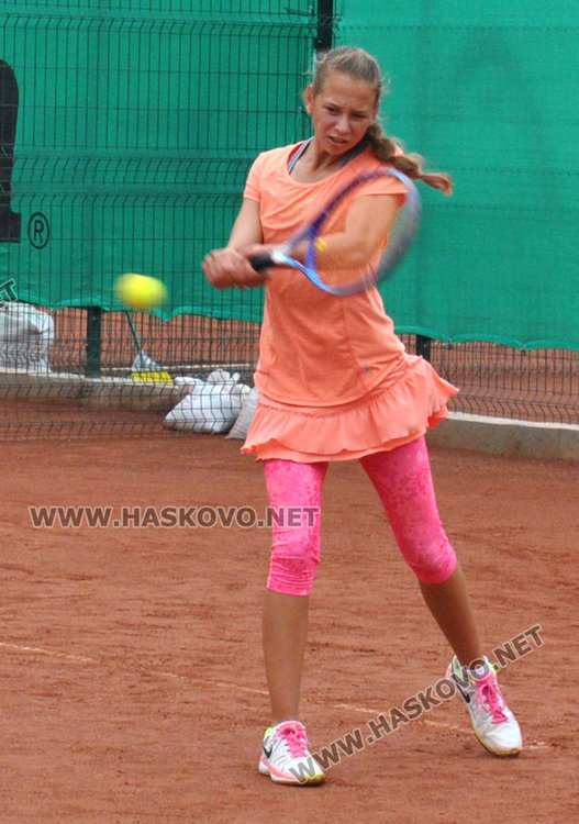 Емили Манолова