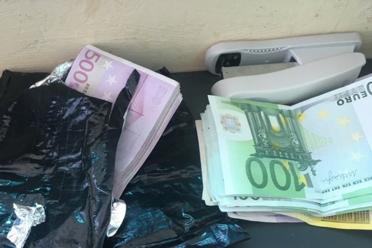 Хванаха валута и злато за близо 1 млн. на Калотина