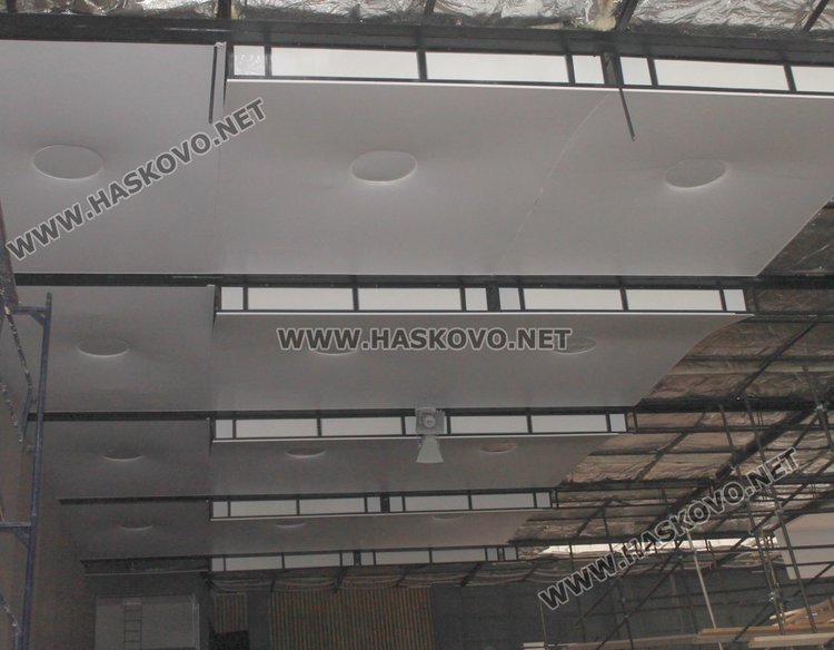 Таванът ще бъде покрит с PVC материал, който е произведен от фирма от Димитровград