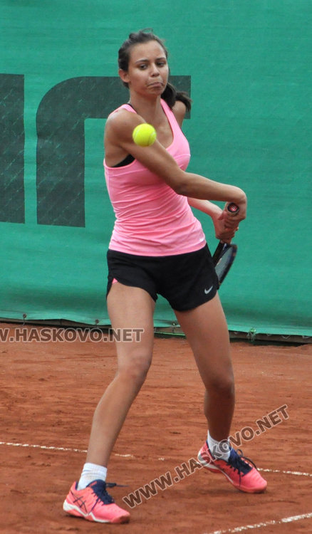 Хасковските тенисисти останаха наполовина на Държавното у дома