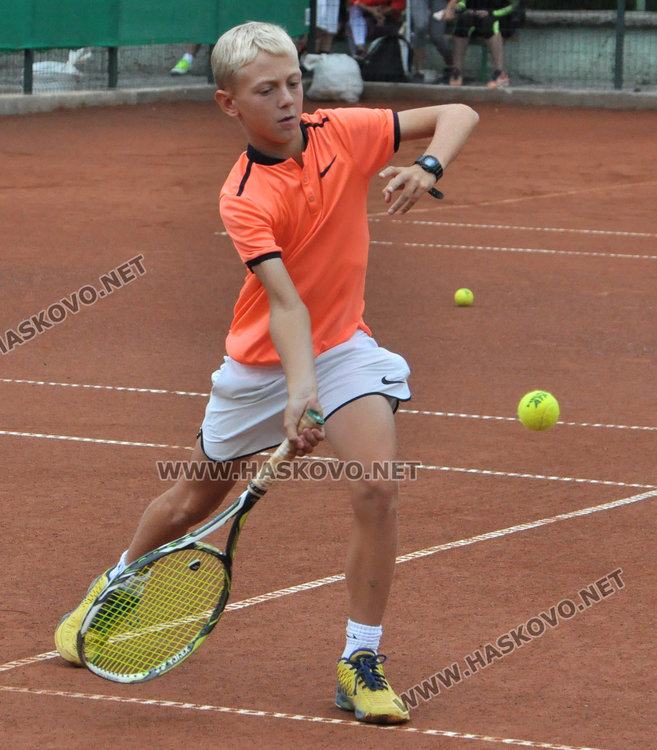 Хасковските тенисисти останаха наполовина на Държавното у дома