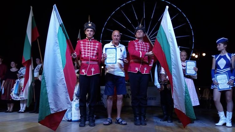 Нашите мажоретки и гвардейци спечелиха сърцата на италианците