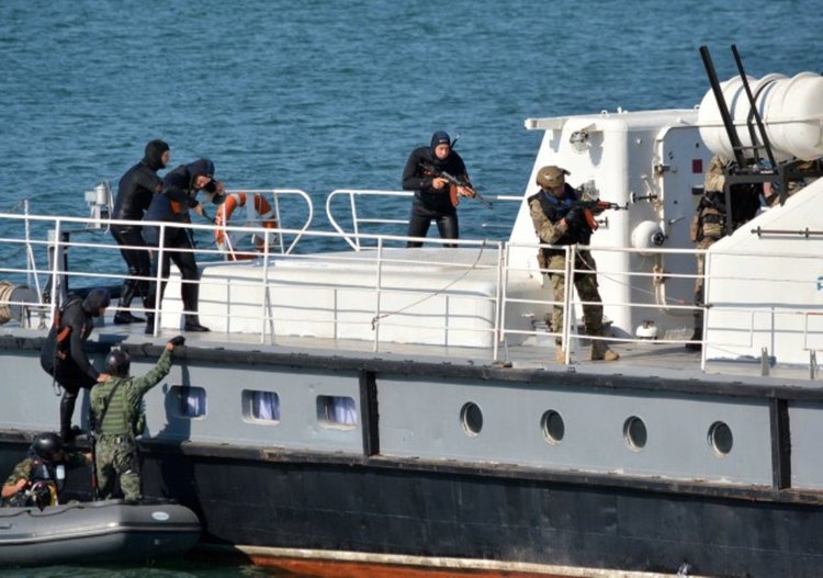 Радев присъства на военноморското учение "Бриз 2017"