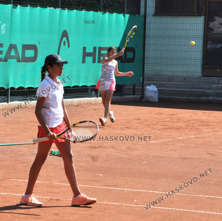 Хасковският тенисист Адрияно Дженев проби до четвъртфиналите на държавното