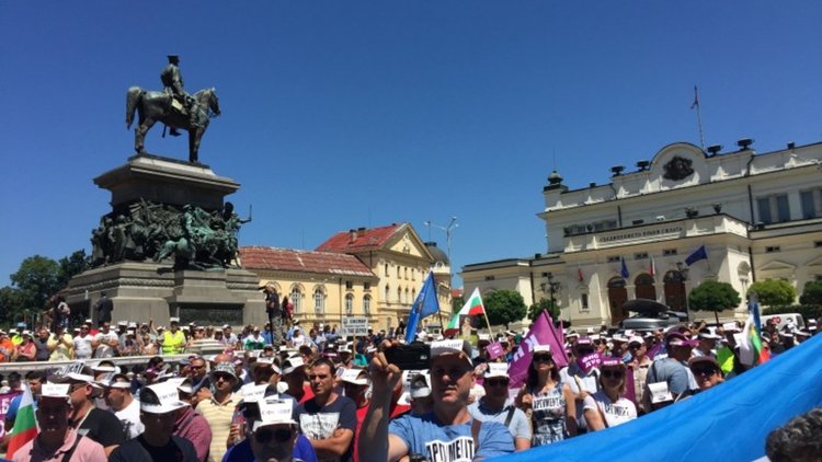 Полицаите подготвят серия от регионални протести