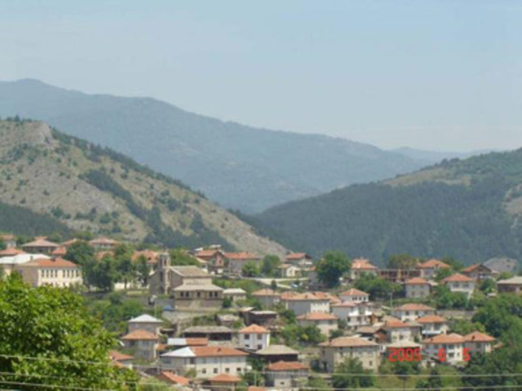 Хвойна се готви за Илинден, посреща светини – част от покрова и ризата на Света Богородица