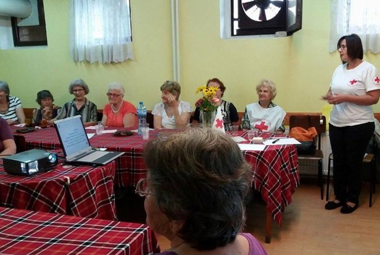 Възрастни хора обсъдиха свои проблеми с представител на БЧК