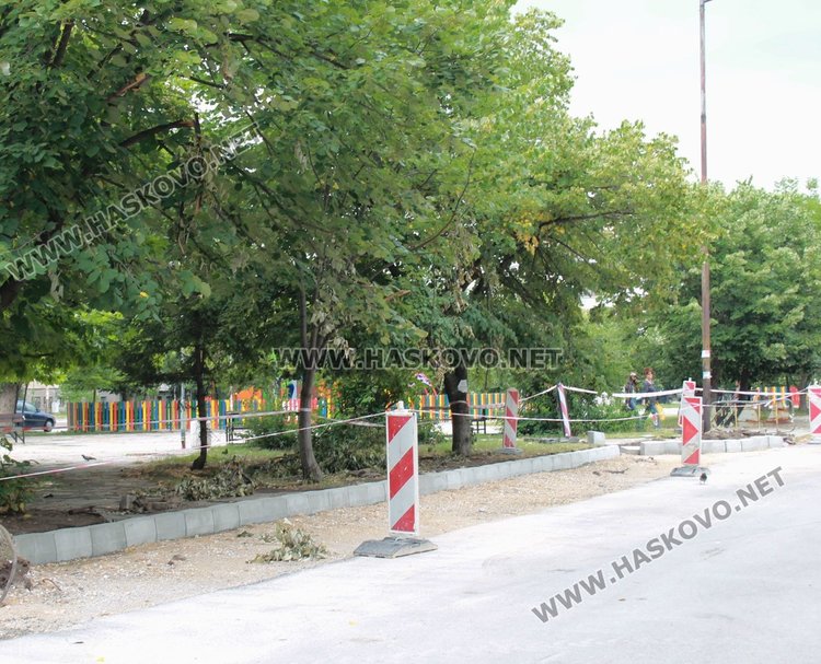 37 паркоместа изграждат от Общината срещу блок №3 на ул."Софроний Врачански"