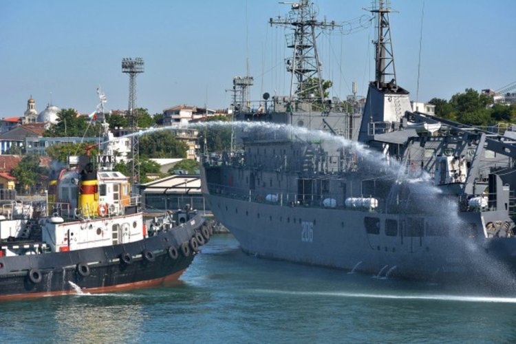 Радев присъства на военноморското учение "Бриз 2017"