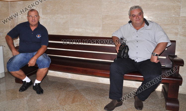 Съдът решава до месец дали да касира изборите в Ябълково