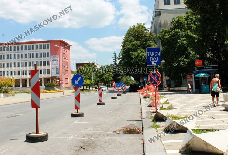 Стоянката за таксита на бул."Раковски" временно няма да се ползва заради ремонта
