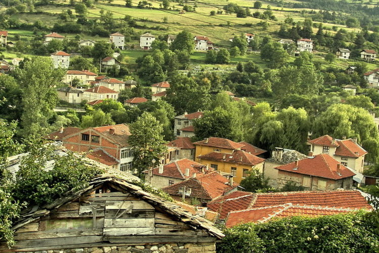 Хвойна се готви за Илинден, посреща светини – част от покрова и ризата на Света Богородица