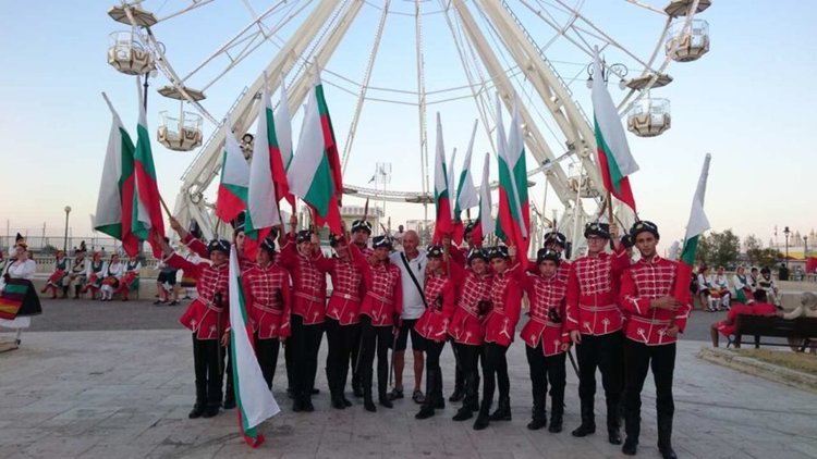 Нашите мажоретки и гвардейци спечелиха сърцата на италианците