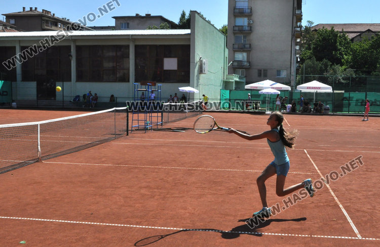 Хасковският тенисист Адрияно Дженев проби до четвъртфиналите на държавното