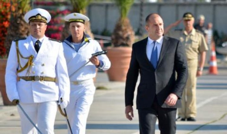 Радев присъства на военноморското учение "Бриз 2017"