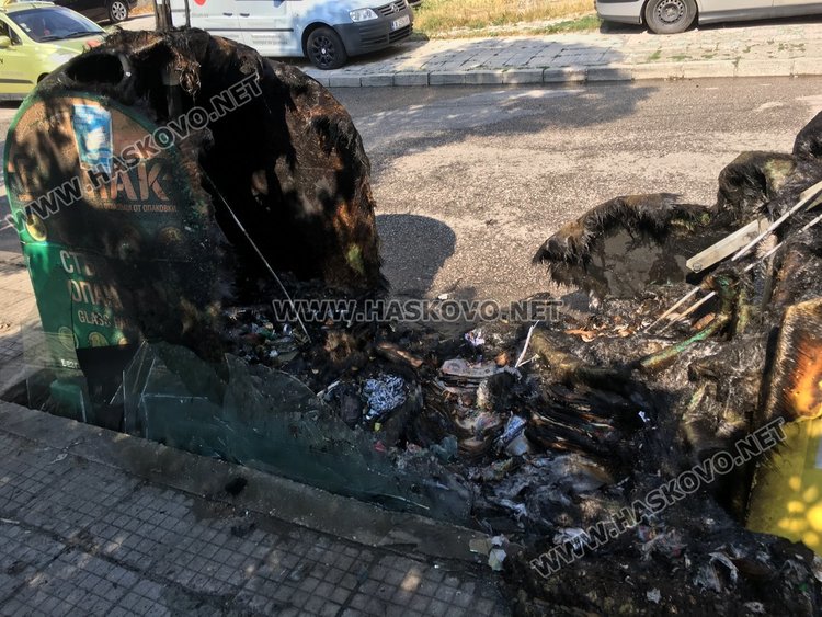 Пластмасови контейнери за боклук пламнаха на "Георги Кирков" 