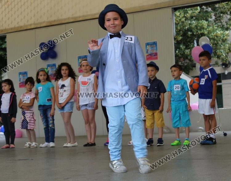 Димитър Тумбалов участва в конкурса "Мини мис и Мини мистър Димитровград", снимка -архив