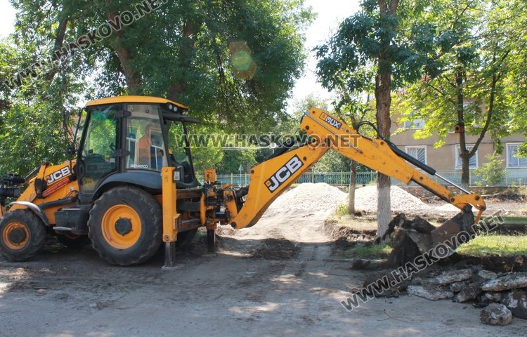 Дадоха старт на ремонтите в дворовете на шест димитровградски училища