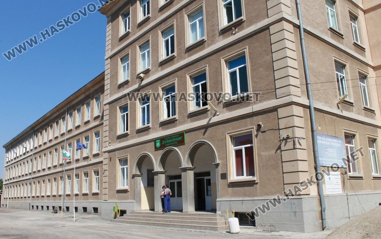 Предвижда се почистване на фасадата на ПЕГ "Д-р Иван Богоров" 