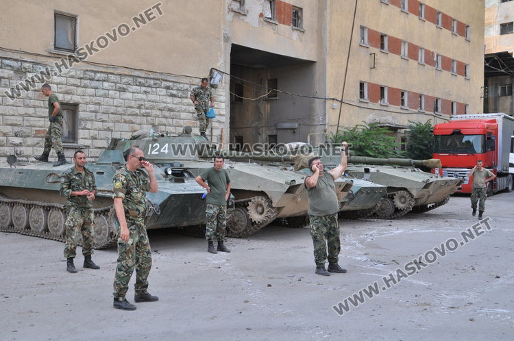 Танкове блокираха булеварда до Сточна гара