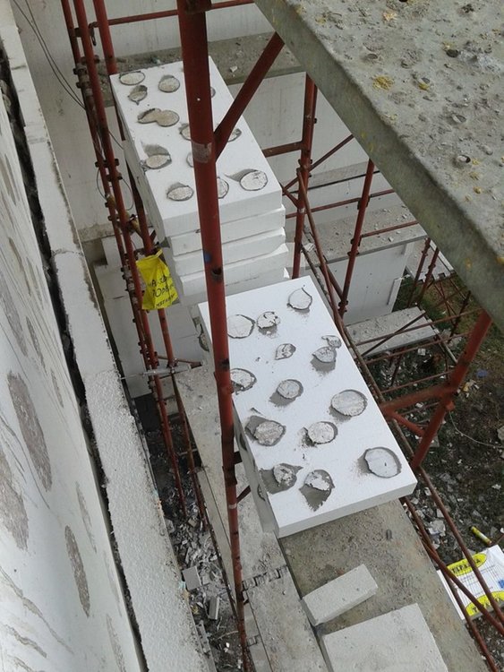 Некачествено саниране във „Възрожденци”, граждани алармират Кърджали бг вести