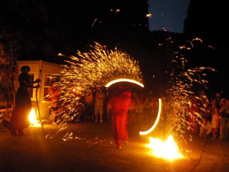 Екозащитници спряха факелното шествие за „Орфическите мистерии“