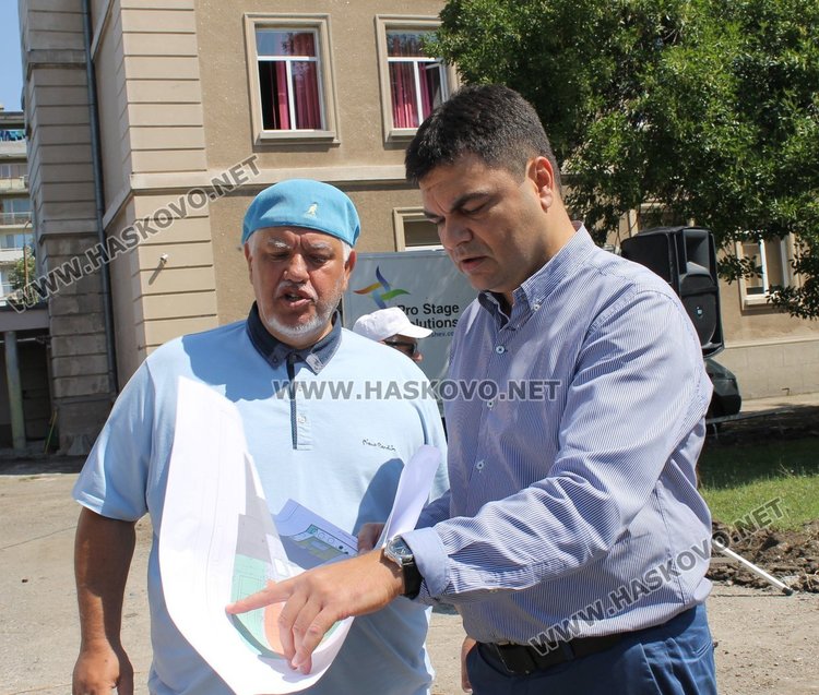 Дадоха старт на ремонтите в дворовете на шест димитровградски училища