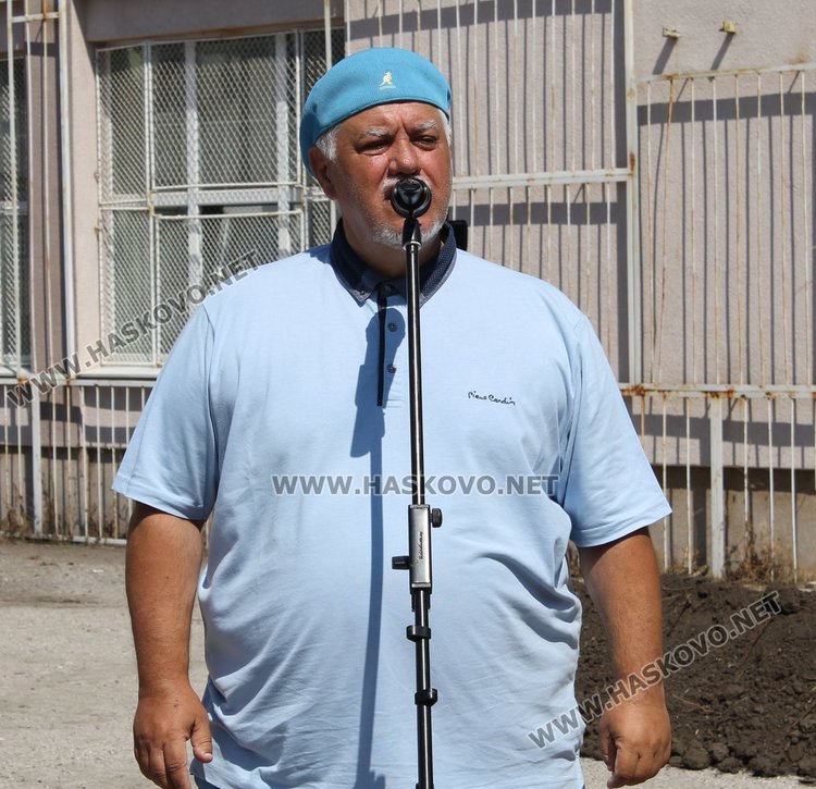 Директорът на Езиковата гимназия Красимир Кръстев