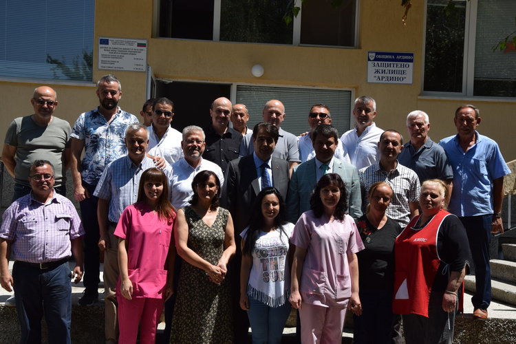 Дарение от Бурса за Защитеното жилище в Ардино