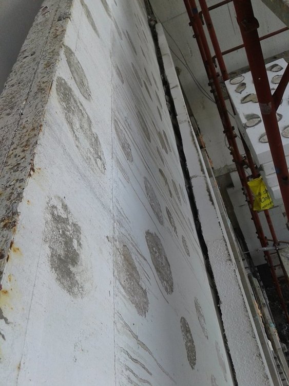 Некачествено саниране във „Възрожденци”, граждани алармират Кърджали бг вести