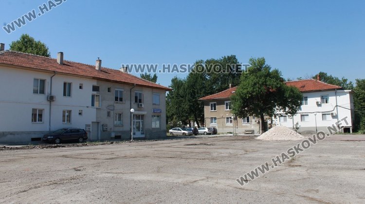 Дворът на ПЕГ "Д-р Иван Богоров" сега