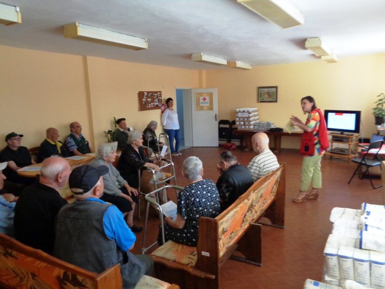 БЧК: Хранителни пакети получават още бедни хора от Кърджали и Крумовград