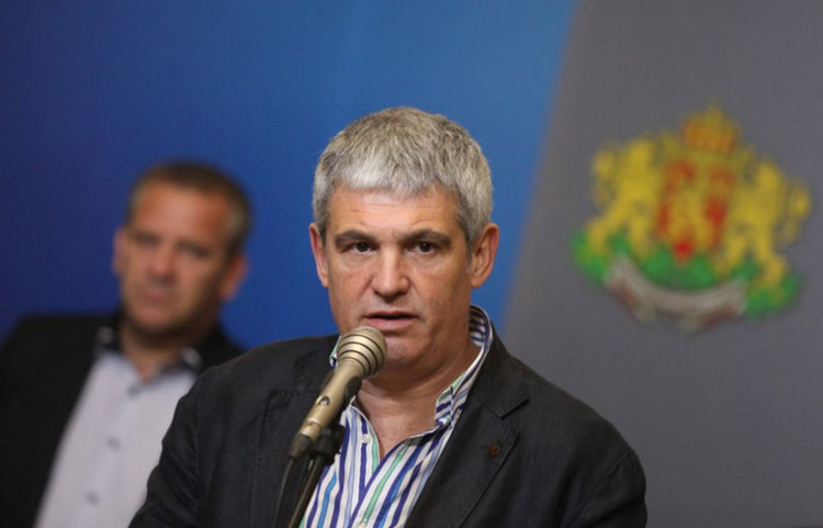 След среща при Борисов: Парите за стаж остават