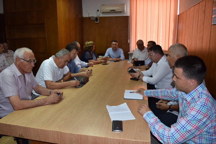  Общественици застават зад кмета за Синята зона, питат за дупките по улиците и за тротоарите