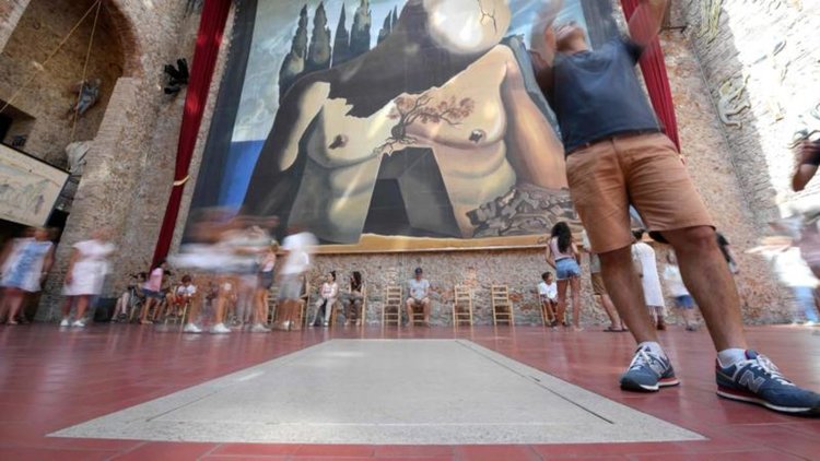 Ексхумираха останките на Салвадор Дали за ДНК анализ