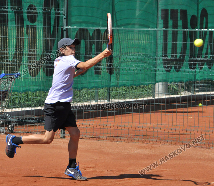 Втори Гришо в Хасково: Адрияно триумфира на Държавното по тенис